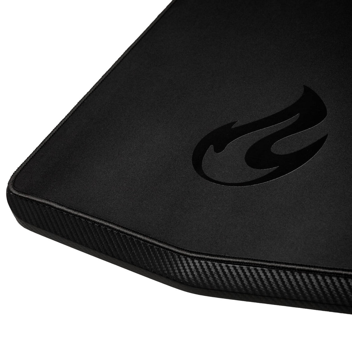D16M gaming desk 09