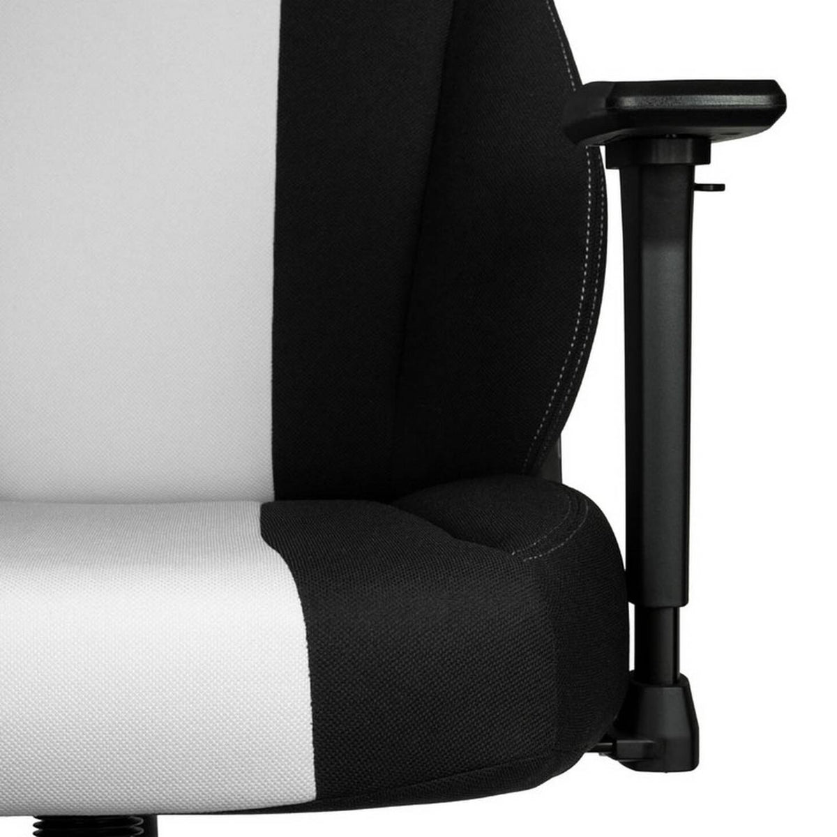 E250 gaming chair by Nitro Concepts